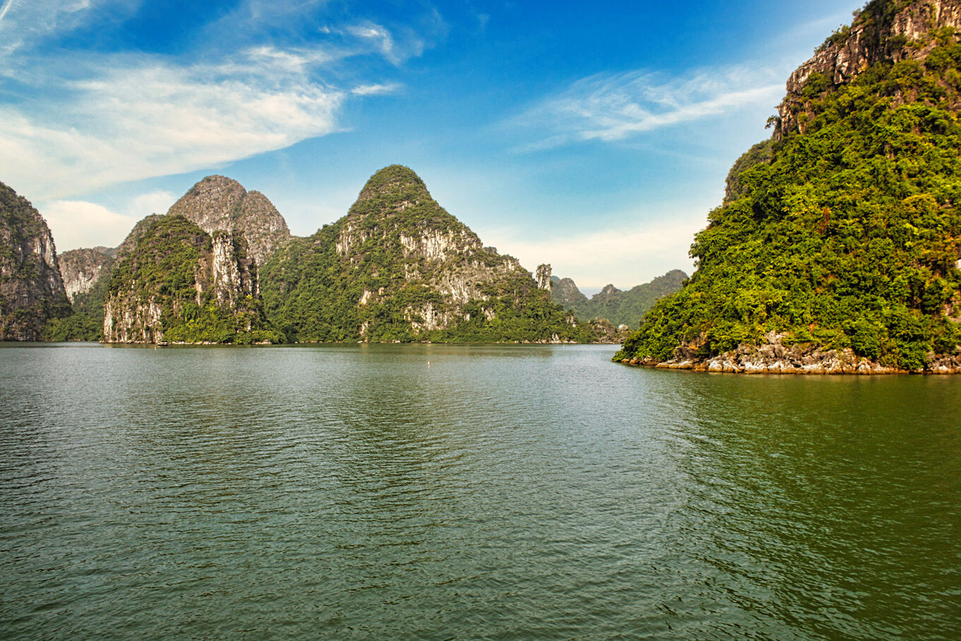 Experience Bai Tu Long Bay Tours with sustainable adventures
